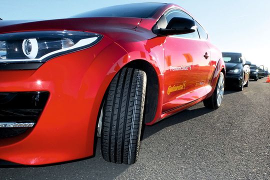 Der Conti Premium Contact 6 löst gleich zwei Vorgänger ab: den Premium Contact 5 und den Sport Contact 5. Der Conti Premium Contact 6 löst gleich zwei Vorgänger ab: den Premium Contact 5 und den Sport Contact 5.