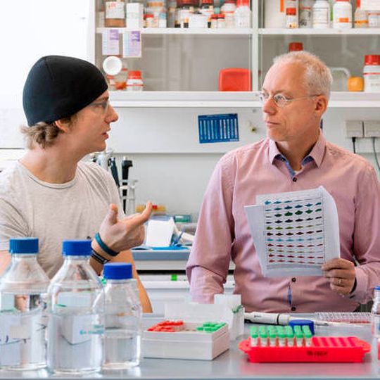 Mathias Wilhelm (l.) and Professor Bernhard Küster (r.) in discussion about the ProteomeTools Peptide Library called PROPEL. Mathias Wilhelm (l.) and Professor Bernhard Küster (r.) in discussion about the ProteomeTools Peptide Library called PROPEL.