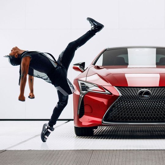 Lexus inszeniert in seinem Super-Bowl-Werbespot den LC 500 mit einer Tanzperformance. Lexus inszeniert in seinem Super-Bowl-Werbespot den LC 500 mit einer Tanzperformance.