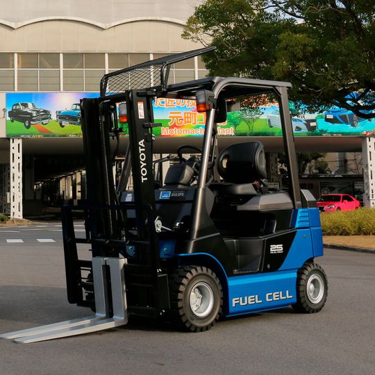 Bis zu 180 Brennstoffzellen-Gabelstabler will Toyota in seinen Werken im Jahr 2020 im Einsatz haben. Bis zu 180 Brennstoffzellen-Gabelstabler will Toyota in seinen Werken im Jahr 2020 im Einsatz haben.