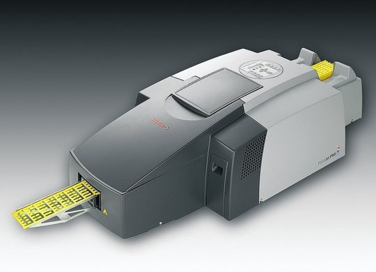 Der Tintenstrahldrucker Printjet Pro von Weidmüller markiert mit wasserbasierender Tinte im Schwarz- oder Einzelfarbdruck. Der Tintenstrahldrucker Printjet Pro von Weidmüller markiert mit wasserbasierender Tinte im Schwarz- oder Einzelfarbdruck.