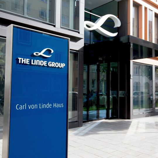 Linde recently signed a contract with the Russian engineering holding SRDI Oil & Gas Peton. The production capacity is around 1.5 million tonnes of LNG per year. Linde recently signed a contract with the Russian engineering holding SRDI Oil & Gas Peton. The production capacity is around 1.5 million tonnes of LNG per year.