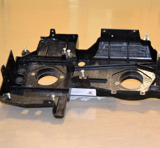 Dieser thermplastische CFK-Motorträger in Hybridbauweise ist ein Beispiel für die am IST per neuer Wickert-Presse WKP 2500 S gerfertigten pkw-Sturkturbauteile. Mit dieser Anlage stärken die Forscher ihre Tätigkeiten im Bereich Leichtbau immens, wie es heißt. Zudem arbeitet die Anlage extrem schnell. Dieser thermplastische CFK-Motorträger in Hybridbauweise ist ein Beispiel für die am IST per neuer Wickert-Presse WKP 2500 S gerfertigten pkw-Sturkturbauteile. Mit dieser Anlage stärken die Forscher ihre Tätigkeiten im Bereich Leichtbau immens, wie es heißt. Zudem arbeitet die Anlage extrem schnell.