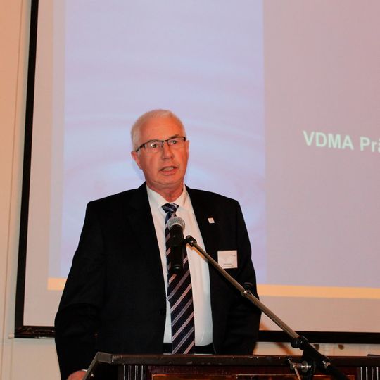 2017年,VDMA模具分会副主席Udo Fenske预测德国和欧洲的销售稳定,而美国和中国也获得一些增长机会 2017年,VDMA模具分会副主席Udo Fenske预测德国和欧洲的销售稳定,而美国和中国也获得一些增长机会