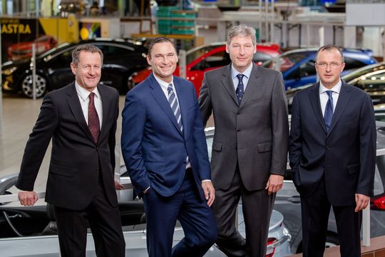 Der AVAG-Vorstand (von links): Markus Kruis, Roman u. Albert C. Still sowie Ulf Pfeiffer – zum Vergrößern bitte klicken.