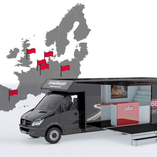 Bereits im dritten Jahr kommt Kabelschlepp im Rahmen einer Roadshow kostenlos zu interessierten Unternehmen – inzwischen auch außerhalb Deutschlands. Bereits im dritten Jahr kommt Kabelschlepp im Rahmen einer Roadshow kostenlos zu interessierten Unternehmen – inzwischen auch außerhalb Deutschlands.