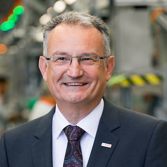 Dr. Werner Struht wechselt nach 28 Jahren bei Robert Bosch in den wohlverdienten Ruhestand. Dr. Werner Struht wechselt nach 28 Jahren bei Robert Bosch in den wohlverdienten Ruhestand.