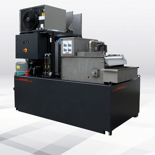 Ein modularer Kompaktfilter SB200 aus Edelstahl zur Filtration von Öl wird mit drei Kühlkreisläufen, Hochdruckpumpen, Heizung und doppelwandigem Tank (WHG – Konformität) kombiniert. Ein modularer Kompaktfilter SB200 aus Edelstahl zur Filtration von Öl wird mit drei Kühlkreisläufen, Hochdruckpumpen, Heizung und doppelwandigem Tank (WHG – Konformität) kombiniert.