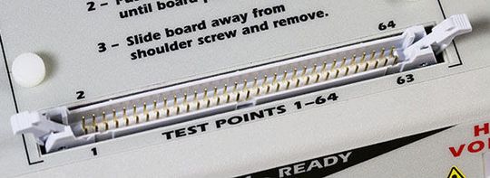 Bild 6: 64-poliger Stiftstecker