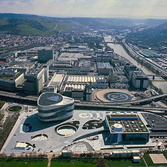 Der Daimler-Standort Untertürkheim soll mit einem „E-Technikum“ ein Kompetenzzentrum für Elektroantriebe bekommen. Der Daimler-Standort Untertürkheim soll mit einem „E-Technikum“ ein Kompetenzzentrum für Elektroantriebe bekommen.