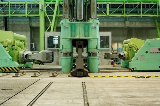 50 000-kN-Schmiedepresse, die nun bei Thyssen-Krupp VDM in Unna in Betrieb gegangen ist. 50 000-kN-Schmiedepresse, die nun bei Thyssen-Krupp VDM in Unna in Betrieb gegangen ist.