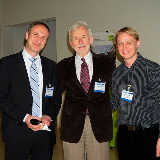 Verleihung des Carl Zeiss Lecture Awards 2016. V.l.n.r.: Dr. Richard Ankerhold (Carl Zeiss Microscopy GmbH), Prof. Thomas D. Pollard (Yale University, USA), Prof. Klemens Rottner (Technische Universität Braunschweig). Verleihung des Carl Zeiss Lecture Awards 2016. V.l.n.r.: Dr. Richard Ankerhold (Carl Zeiss Microscopy GmbH), Prof. Thomas D. Pollard (Yale University, USA), Prof. Klemens Rottner (Technische Universität Braunschweig).