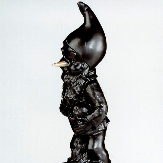 The form of the award, a gnome, was created to express the German aphorism "to earn oneself a golden nose" meaning to earn a lot of money. The form of the award, a gnome, was created to express the German aphorism "to earn oneself a golden nose" meaning to earn a lot of money.