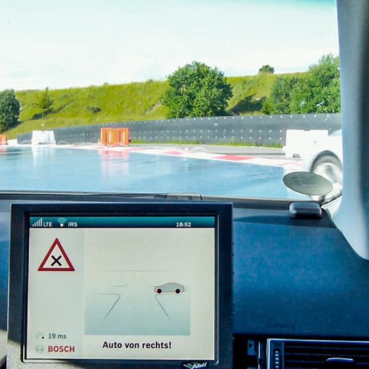 Die Partner Bosch, Vodafone und Huawei testen die schnelle Mobilfunktechnik LTE-V2X-Technik auf der A9. Die Partner Bosch, Vodafone und Huawei testen die schnelle Mobilfunktechnik LTE-V2X-Technik auf der A9.