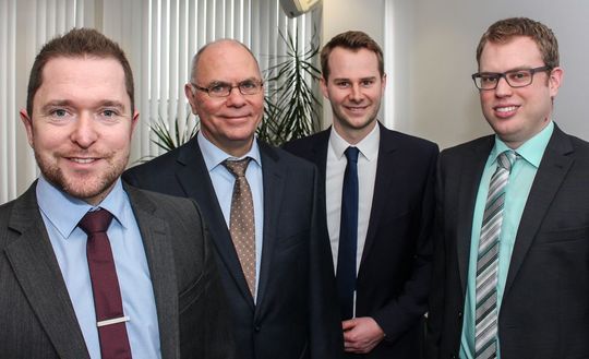 Dr.-Ing. Guido Adam (DMRC), Prof. Dr.-Ing. Detmar Zimmer, Tobias Lieneke und Thomas Künneke vom Lehrstuhl für Konstruktions- und Antriebstechnik (v. l.) forschen gemeinsam im Bereich der Additiven Fertigung Dr.-Ing. Guido Adam (DMRC), Prof. Dr.-Ing. Detmar Zimmer, Tobias Lieneke und Thomas Künneke vom Lehrstuhl für Konstruktions- und Antriebstechnik (v. l.) forschen gemeinsam im Bereich der Additiven Fertigung