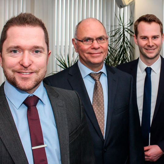 Ein Forschungsteam der Uni Paderborn, dem KIT und mehreren Unternehmen versucht die Additiven Fertigung mit anderen Techniken zu kombinieren. Ein Forschungsteam der Uni Paderborn, dem KIT und mehreren Unternehmen versucht die Additiven Fertigung mit anderen Techniken zu kombinieren.
