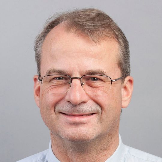Peter Steger, Leiter der Elektrokonstruktion bei der Grob-Werke GmbH & Co. KG in Mindelheim:„Vorbei sind die Zeiten der „goldenen Zunge“, eines universellen Schlüssels zur Manipulation von Schutzeinrichtungen. Mit ihm lässt sich der Steuerung vorgaukeln, die Schutztür sei verschlossen und verriegelt.“ Peter Steger, Leiter der Elektrokonstruktion bei der Grob-Werke GmbH & Co. KG in Mindelheim:„Vorbei sind die Zeiten der „goldenen Zunge“, eines universellen Schlüssels zur Manipulation von Schutzeinrichtungen. Mit ihm lässt sich der Steuerung vorgaukeln, die Schutztür sei verschlossen und verriegelt.“