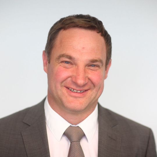 Dr. Thomas Schneider von ARRK Engineering erläutert auf dem Leichtbaugipfel die Entwicklung eines CFK-Getriebegehäuses. Dr. Thomas Schneider von ARRK Engineering erläutert auf dem Leichtbaugipfel die Entwicklung eines CFK-Getriebegehäuses.