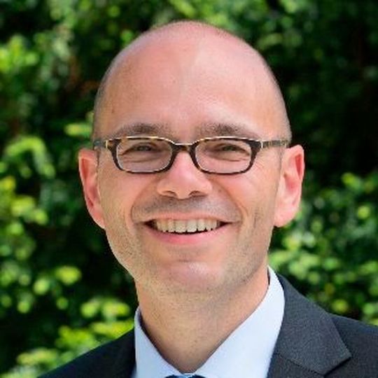 Axel Weiand, Geschäftsführer der Telos Global, erläutert auf dem Leichtbaugipfel in Würzurg neue Wege des Presshärtens. Axel Weiand, Geschäftsführer der Telos Global, erläutert auf dem Leichtbaugipfel in Würzurg neue Wege des Presshärtens.