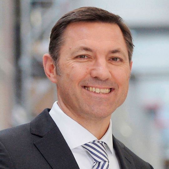 Andreas Krinninger bleibt bis 2021 Vorsitzender der Geschäftsführung von Linde Material Handling. Andreas Krinninger bleibt bis 2021 Vorsitzender der Geschäftsführung von Linde Material Handling.