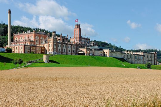 Die Feldschlösschen-Brauerei. Dank einer Zusammenarbeit mit Swisscom und der Keller AG gehören leere Biertanks in Restaurants und Bars der Vergangenheit an. Die Feldschlösschen-Brauerei. Dank einer Zusammenarbeit mit Swisscom und der Keller AG gehören leere Biertanks in Restaurants und Bars der Vergangenheit an.