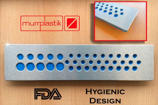 Um Kabeldurchführungsplatten für den Lebensmittelbereich bieten zu können, wurde als Dichtmaterial ein weiches NBR (Acrylnitril-Butadien-Kautschuk) entwickelt. Um Kabeldurchführungsplatten für den Lebensmittelbereich bieten zu können, wurde als Dichtmaterial ein weiches NBR (Acrylnitril-Butadien-Kautschuk) entwickelt.