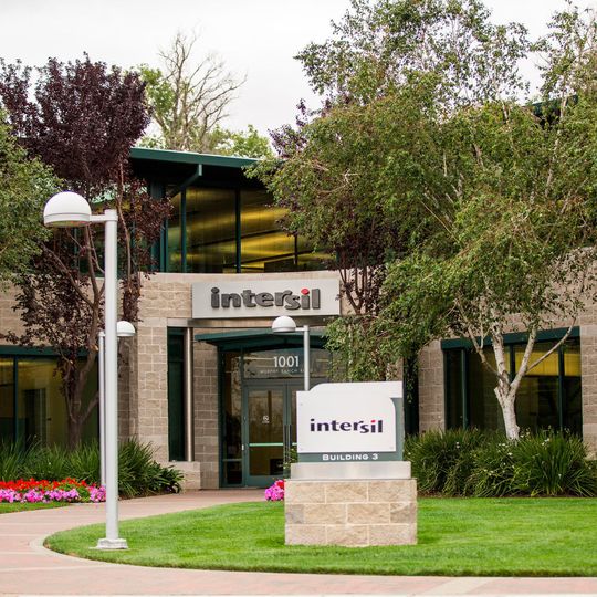 Der japanische Halbleiterhersteller Renesas übernimmt seinen US-amerikanischen Wettbewerber Intersil für 3,2 Milliarden US-Dollar. Der japanische Halbleiterhersteller Renesas übernimmt seinen US-amerikanischen Wettbewerber Intersil für 3,2 Milliarden US-Dollar.