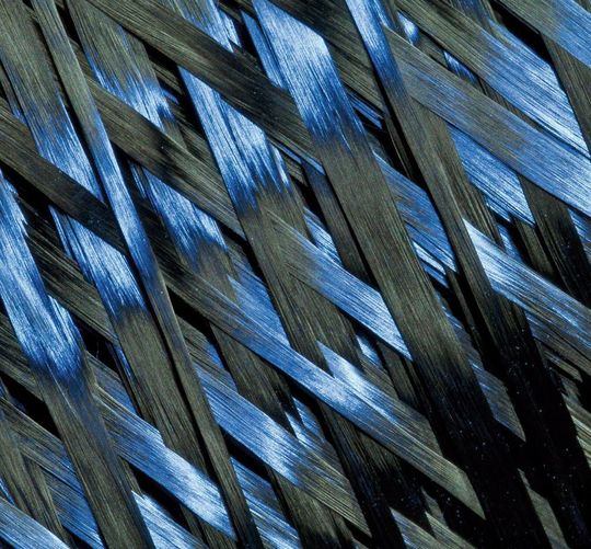 Hochwertige Carbonfasern aus Polyacrylnitril (PAN) sind ein wichtiger Bestandteil von Composites. Um fossile Rohstoffe zu schonen und den steigenden Bedarf zu decken, soll Lignin das PAN bald ersetzen. Hochwertige Carbonfasern aus Polyacrylnitril (PAN) sind ein wichtiger Bestandteil von Composites. Um fossile Rohstoffe zu schonen und den steigenden Bedarf zu decken, soll Lignin das PAN bald ersetzen.