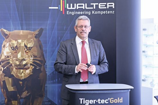 «Wenn das so weitergeht, kommt die Industrie wieder dahin zurück, wo sie ihren Ursprung hat.» Peter Petri, Geschäftsführer Walter (Schweiz) AG «Wenn das so weitergeht, kommt die Industrie wieder dahin zurück, wo sie ihren Ursprung hat.» Peter Petri, Geschäftsführer Walter (Schweiz) AG