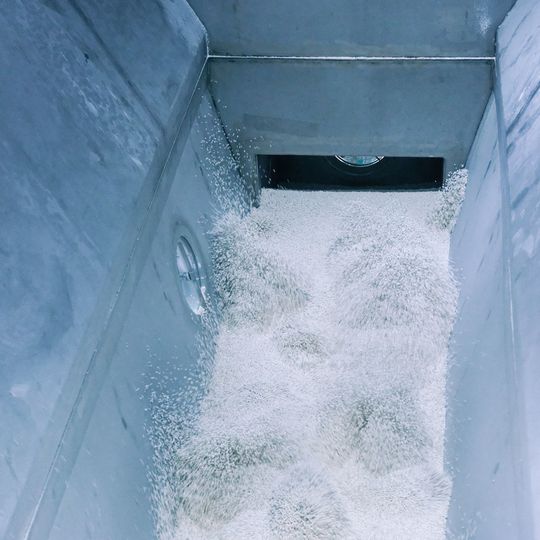 Der Wirbelschichtgranulator ist das Herzstück der Produktionsanlage: Hier wird das flüssige Ammoniumsulfat in ein festes Produkt umgewandelt Der Wirbelschichtgranulator ist das Herzstück der Produktionsanlage: Hier wird das flüssige Ammoniumsulfat in ein festes Produkt umgewandelt