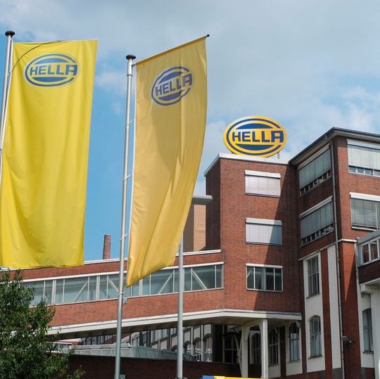 Der Standort in Lippstadt ist Hauptsitz und Leitstandort von Hella. Der Standort in Lippstadt ist Hauptsitz und Leitstandort von Hella.