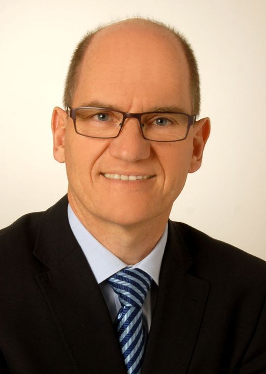 Hartmut Schmoor, Gründer und Inhaber von Schmoor Brazing: „Ich bin jederzeit bereit, meine Empfehlungen auch bei der Umsetzung in der Praxis zu begleiten. Das ist für mich eine Frage der Verantwortung.“ Hartmut Schmoor, Gründer und Inhaber von Schmoor Brazing: „Ich bin jederzeit bereit, meine Empfehlungen auch bei der Umsetzung in der Praxis zu begleiten. Das ist für mich eine Frage der Verantwortung.“