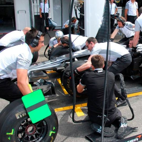 Wer sich beim saisonalen Boxenstopp für Pirelli entscheidet, bekommt bis zu 40 Euro erstattet. Wer sich beim saisonalen Boxenstopp für Pirelli entscheidet, bekommt bis zu 40 Euro erstattet.