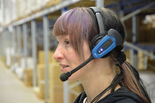 Pick by Voice hat als Kommissionierstrategie der Wahl die papierbasierten Prozesse bei Nespoli abgelöst.