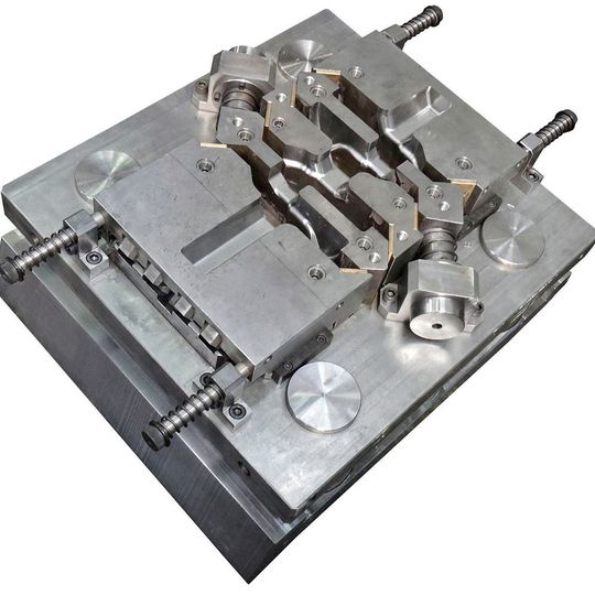The multi-directional forging tool forms metal not only through pressure from above, but also through simultaneous pressure from the sides, resulting in less burr. The multi-directional forging tool forms metal not only through pressure from above, but also through simultaneous pressure from the sides, resulting in less burr.