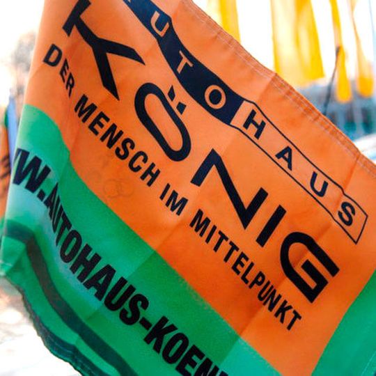 Das Autohaus König will die Kunden mit Emotionen packen und sponsert dazu den Fußballverein Rot-Weiß Erfurt. Das Autohaus König will die Kunden mit Emotionen packen und sponsert dazu den Fußballverein Rot-Weiß Erfurt.