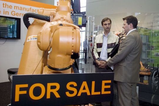 For Sale: Solche Schilder blieben auf der Resale 2008 nicht lange stehen. Denn es wurde gut ver- und gekauft. Bild: Hess GmbH For Sale: Solche Schilder blieben auf der Resale 2008 nicht lange stehen. Denn es wurde gut ver- und gekauft. Bild: Hess GmbH