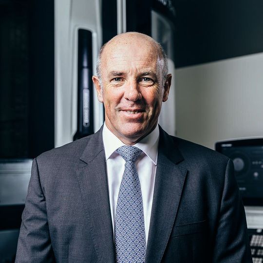 „Gemeinsam mit Ceratizit als Innovationsführer von Hartmetallprodukten erhöhen wir unsere Kompetenzen in fast allen in der Zerspanung relevanten Branchen und bieten nun auch spezifische Lösungen in den Bereichen Automotive, Aerospace, Energietechnik und Schwerzerspanung“, so Claude Sun, Geschäftsführer von WNT. „Gemeinsam mit Ceratizit als Innovationsführer von Hartmetallprodukten erhöhen wir unsere Kompetenzen in fast allen in der Zerspanung relevanten Branchen und bieten nun auch spezifische Lösungen in den Bereichen Automotive, Aerospace, Energietechnik und Schwerzerspanung“, so Claude Sun, Geschäftsführer von WNT.