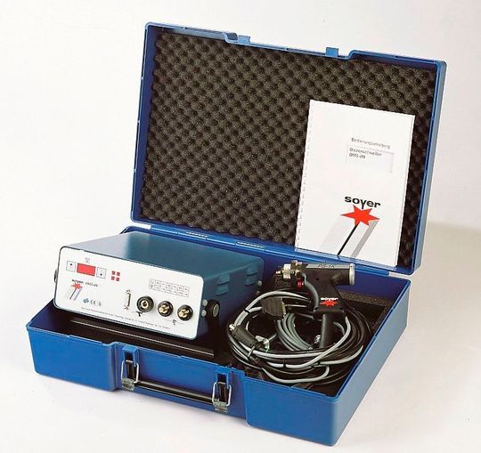 Mit dem BMS-8N/NV steht beim Messeauftritt von Heinz Soyer im Rahmen der Fastener Fair 2017 in Stuttgart ein, wie es heißt, echter Klassiker für das per Mikroprozessor gesteuerte Bolzenschweißen im Rampenlicht. Mit dem BMS-8N/NV steht beim Messeauftritt von Heinz Soyer im Rahmen der Fastener Fair 2017 in Stuttgart ein, wie es heißt, echter Klassiker für das per Mikroprozessor gesteuerte Bolzenschweißen im Rampenlicht.