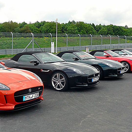 Ob eines dieser Autos aufgrund seiner Farbe ein höheres Unfallrisiko hat als die anderen, ist Gegenstand einer wissenschaftlichen Debatte. Ob eines dieser Autos aufgrund seiner Farbe ein höheres Unfallrisiko hat als die anderen, ist Gegenstand einer wissenschaftlichen Debatte.