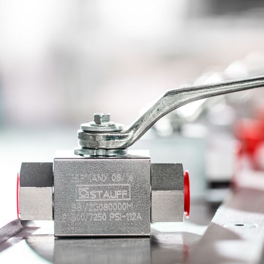 Die künftige Zink/Nickel-Oberflächen von Kugelhähnen weist ein mit Edelstahl vergleichbares Erscheinungsbild auf Die künftige Zink/Nickel-Oberflächen von Kugelhähnen weist ein mit Edelstahl vergleichbares Erscheinungsbild auf
