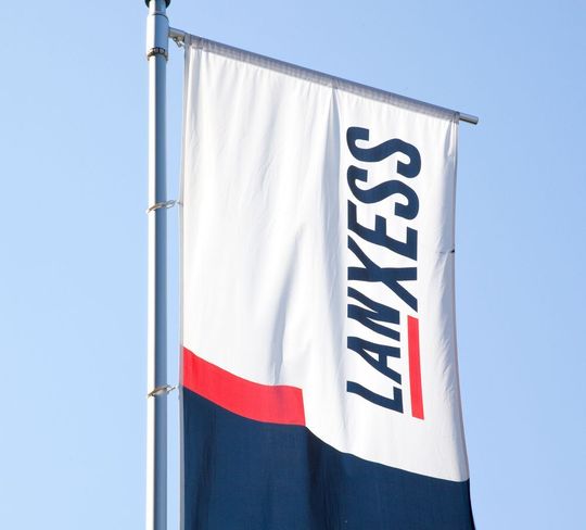 Die besondere Hybridbautechnik mittels Tepex ist der Schwerpunkt der Präsentation von Lanxess auf der kommenden JEC World in Paris. Lanxess stellt aus in Halle 5a am Stand J11. Nachfolgend einige Produktbeispiele aus dem Kfz-Bereich, die aus Tepex gefertigt wurden... Die besondere Hybridbautechnik mittels Tepex ist der Schwerpunkt der Präsentation von Lanxess auf der kommenden JEC World in Paris. Lanxess stellt aus in Halle 5a am Stand J11. Nachfolgend einige Produktbeispiele aus dem Kfz-Bereich, die aus Tepex gefertigt wurden...