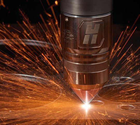 Hypertherm bringt mit dem X-Definition-Schneiden, das mit der neuen Anlage XPR300 angeboten wird, dem Plasmaschneiden einen bisher unerreichten Qualitäts- und Funktionsschub. Hypertherm bringt mit dem X-Definition-Schneiden, das mit der neuen Anlage XPR300 angeboten wird, dem Plasmaschneiden einen bisher unerreichten Qualitäts- und Funktionsschub.