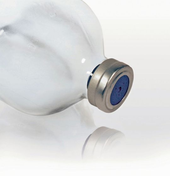 Mit der Elektromagnetischer-Puls-Technologie (EMPT) gelingen sowohl Schneid- als auch Fügeprozesse in heikler Umgebung. Hier ein gecrimpter Blechverschluss auf einer medizinischen Glasflasche. Mit der Elektromagnetischer-Puls-Technologie (EMPT) gelingen sowohl Schneid- als auch Fügeprozesse in heikler Umgebung. Hier ein gecrimpter Blechverschluss auf einer medizinischen Glasflasche.