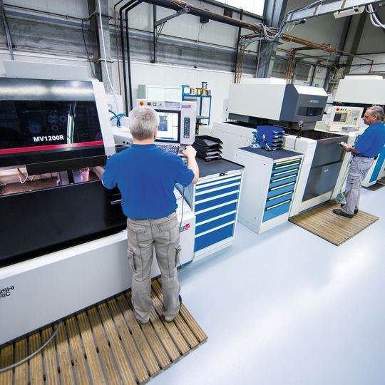 Hornung has a complete row of Mitsubishi Electric wire-cutting machines, two of them for already 10 years. Hornung has a complete row of Mitsubishi Electric wire-cutting machines, two of them for already 10 years.