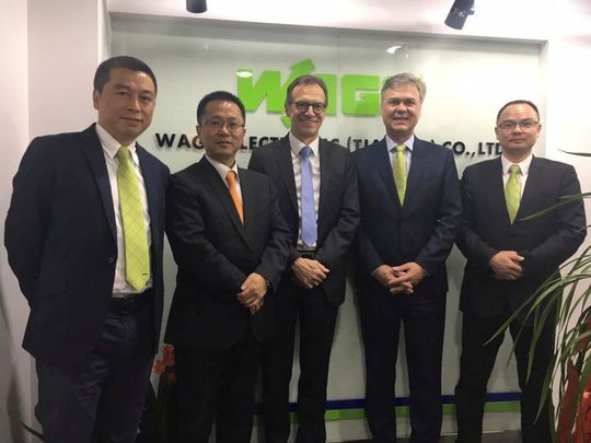 WAGO-Vertriebsbüro Nanjing (von links): Xu Xia (Sales Manager China East), Liu Nan (Sales Manager China), Jürgen Schäfer (Chief Sales Officer), Volker Palm (General Manager WAGO China) und Jackie Chen (Office Manager Nanjing). WAGO-Vertriebsbüro Nanjing (von links): Xu Xia (Sales Manager China East), Liu Nan (Sales Manager China), Jürgen Schäfer (Chief Sales Officer), Volker Palm (General Manager WAGO China) und Jackie Chen (Office Manager Nanjing).