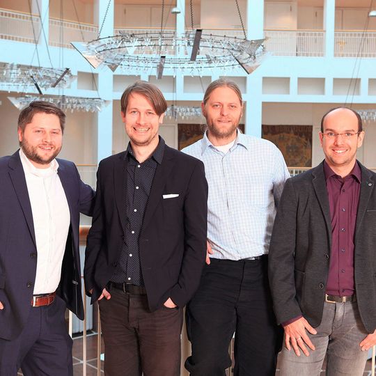 Das Gewinnerteam Turbo-KWK: Dr. Björn Bülten, Dr. Johannes Grob, Ralf Paucker und Martin Daft (v.l.n.r.). Das Gewinnerteam Turbo-KWK: Dr. Björn Bülten, Dr. Johannes Grob, Ralf Paucker und Martin Daft (v.l.n.r.).