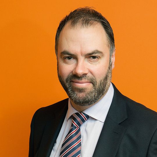 „Ich sehe für das Actylus-System wirklich ein sehr großes Anwendungsspektrum, da es die erste automatisierte Lösung ist, mit der Bereitstellungsmaterial gehandhabt werden kann“, sagt Julian Adams, Director der Europazentrale von Apex. „Ich sehe für das Actylus-System wirklich ein sehr großes Anwendungsspektrum, da es die erste automatisierte Lösung ist, mit der Bereitstellungsmaterial gehandhabt werden kann“, sagt Julian Adams, Director der Europazentrale von Apex.