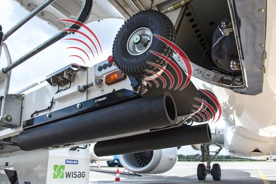 Der Anti-Kollisions-Assistent (ACA) schützt vor Schäden, die durch das Berühren des Flugzeugs mit dem Förderband entstehen können. Der Anti-Kollisions-Assistent (ACA) schützt vor Schäden, die durch das Berühren des Flugzeugs mit dem Förderband entstehen können.