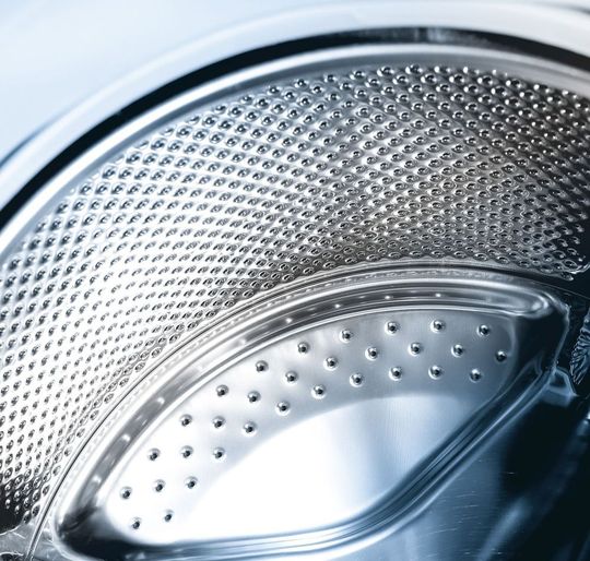 Das Fügen dünner Bleche ist in Auto- und Weißwarenindustrie ein alltägliches Geschäft. Damit das noch besser gelingt, hat Arnold Umformtechnik eine patentierte Möglichkeit ersonnen, mit der Bleche auch noch prozesssicher verschraubt werden können, wenn sie nur ein Viertel des Schrauben-Nenndurchmessers stark sind, heißt es - ohne zusätzliche Fügehilfen. Sheetite heißt diese Schraubenalternative. Das Fügen dünner Bleche ist in Auto- und Weißwarenindustrie ein alltägliches Geschäft. Damit das noch besser gelingt, hat Arnold Umformtechnik eine patentierte Möglichkeit ersonnen, mit der Bleche auch noch prozesssicher verschraubt werden können, wenn sie nur ein Viertel des Schrauben-Nenndurchmessers stark sind, heißt es - ohne zusätzliche Fügehilfen. Sheetite heißt diese Schraubenalternative.